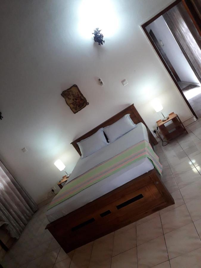 Ceylon Travel And Stay Lodge Battaramulla Exterior foto
