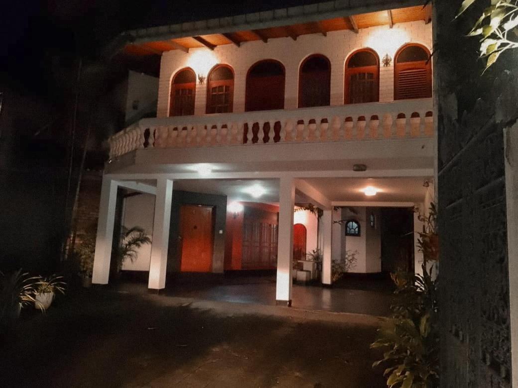 Ceylon Travel And Stay Lodge Battaramulla Exterior foto